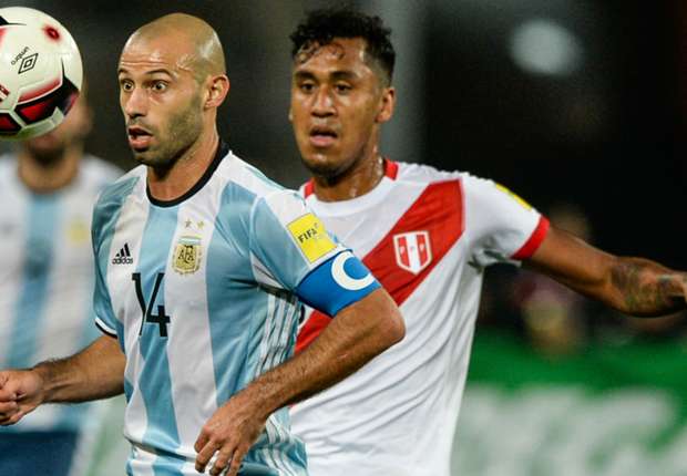 Mascherano 'văng tục', nổi điên khi Argentina bị cầm hoà