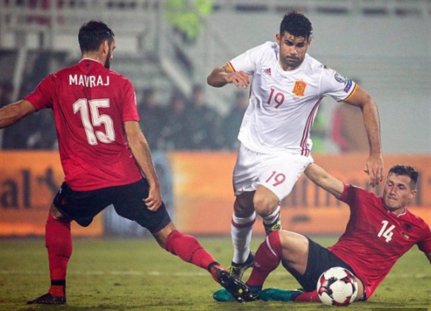 Chùm ảnh: Diego Costa nổ súng, TBN giữ vững ngôi đầu 