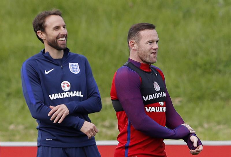 Điểm tin tối 10/10: Southgate được ủng hộ loại Rooney; Đã rõ chấn thương của Aguero