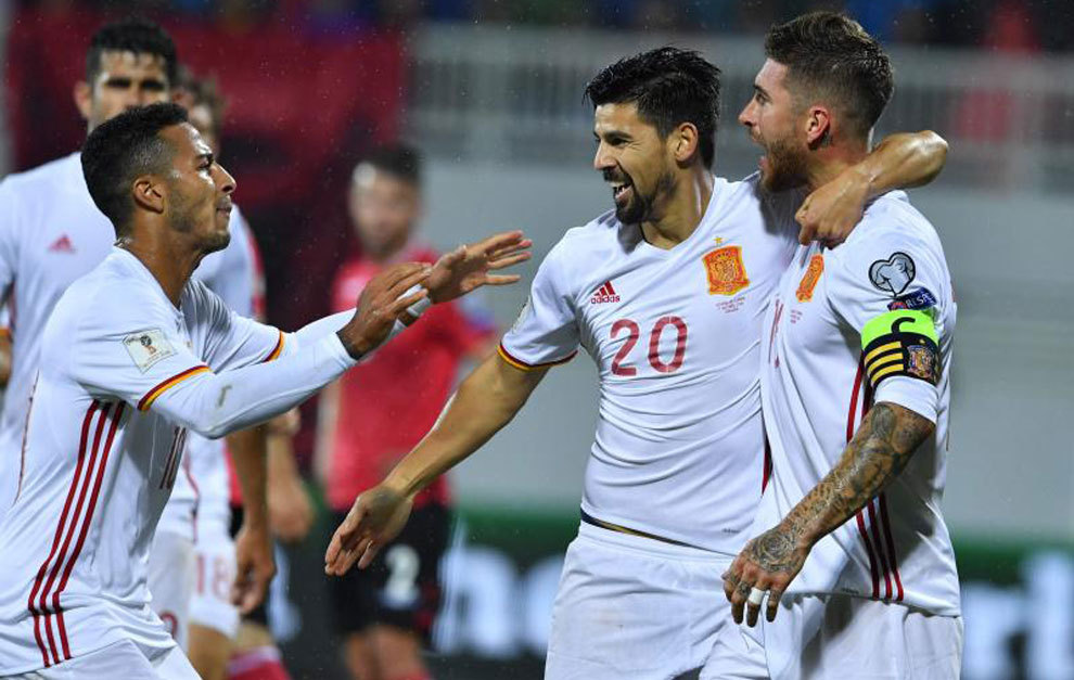 Sao Man City than phiền về mặt sân Albania