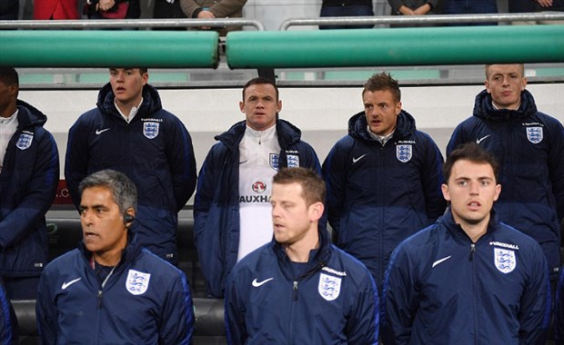 'Gánh nặng' Rooney dự bị, Tam Sư suýt chết trước Slovenia 
