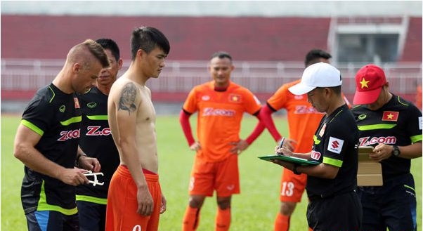 Chuyên gia người Đức khen thể trạng của Công Vinh