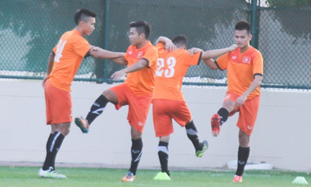 ĐT U19 Việt Nam mặc trang phục truyền thống trận gặp Triều Tiên