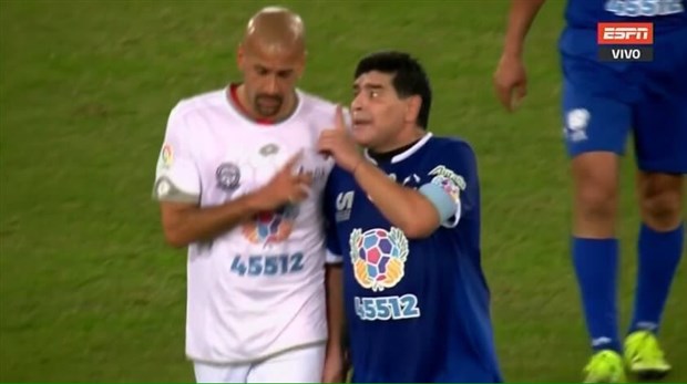 Maradona suýt đánh nhau với đồng hương ngay trên sân bóng từ thiện
