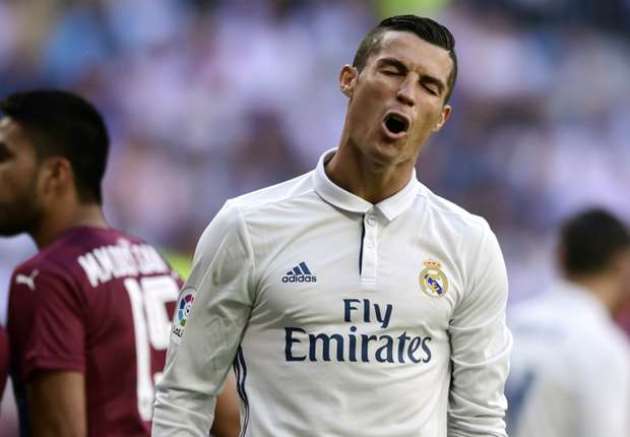 Arsenal đã bỏ qua Ronaldo như thế nào?