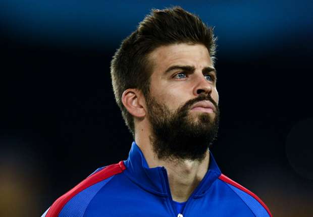 Pique vẫn hậm hực khi nói về Louis van Gaal