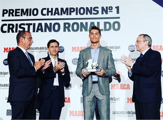 Về lại Real, Ronaldo nhận ngay giải thưởng khủng 