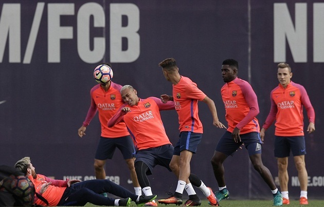 Điểm tin hậu trường 15/10: Dàn sao Barca "hành" MSN lên bờ xuống ruộng; Mỹ nhân Colombia tiếp lửa MU trước đại chiến Liverpool