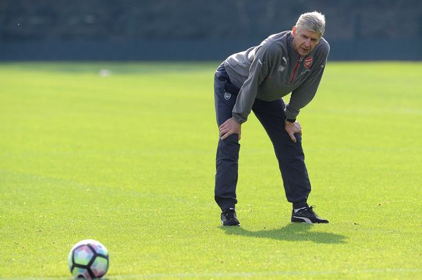 Wenger có tầm ảnh hưởng ngang Johan Cruyff