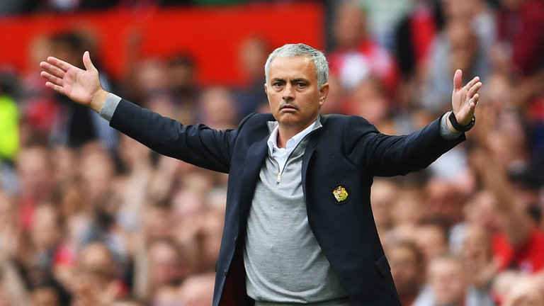 Ảnh bài viết Đối đầu Liverpool, Mourinho gấp rút lấy lòng trọng tài chính