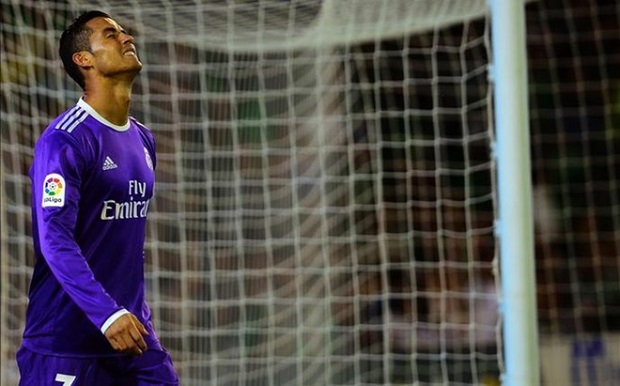 Ronaldo phải uống thuốc để chiến Real Betis