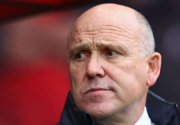 Ảnh bài viết Vừa được tưởng thưởng, Mike Phelan đã nhận trận thua muối mặt