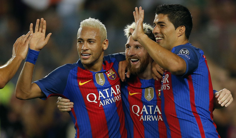Ảnh bài viết Điểm tin tối 17/10: Pogba lại bị chỉ trích; Neymar gia hạn với Barca; Milan xem giò Fabregas