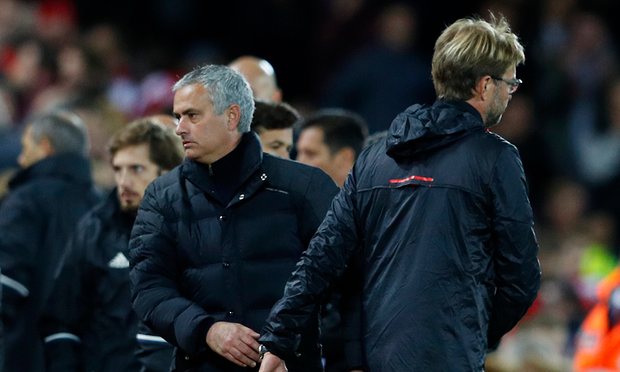 Cây thập giá Van Gaal và giá trị Mourinho