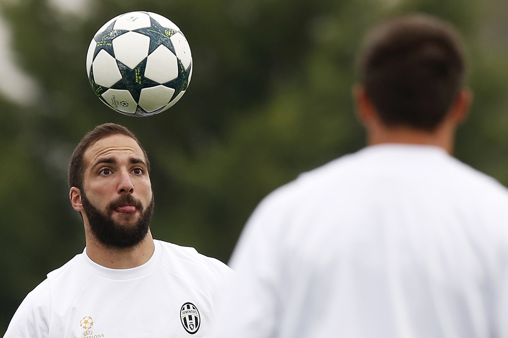 Higuain lấy lại phom, tập cực sung trước trận gặp Lyon