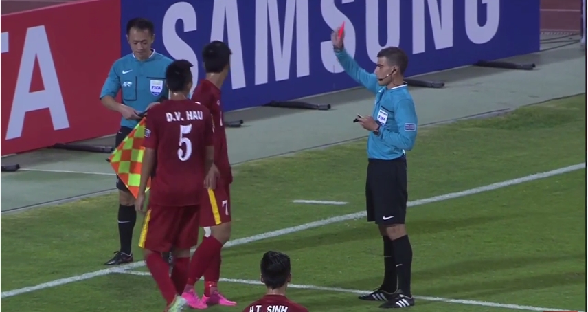 U19 Việt Nam: Trọng Đại nhận thẻ đỏ oan?