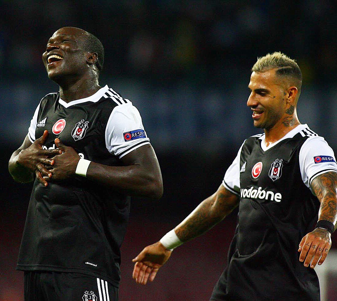 Aboubakar sắm vai hung thần, Napoli thua đau trên sân nhà