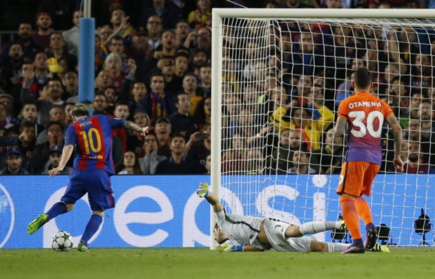 Góc chiến thuật: "High press" của Pep tắt điện trước Messi