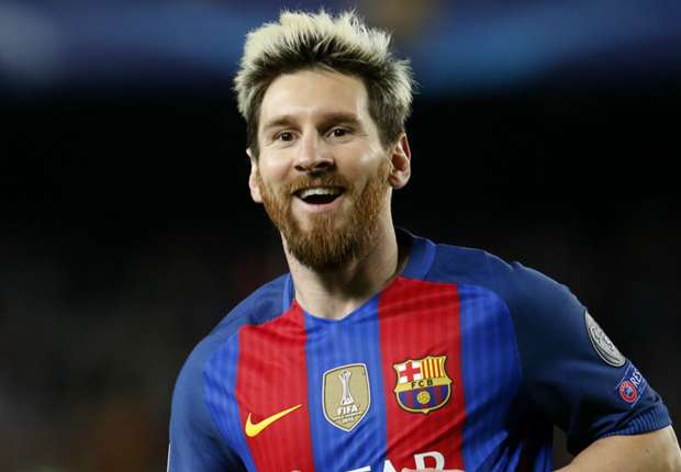Messi 'vã mồ hôi, ngượng ngùng' trước lời tán dương của CĐV