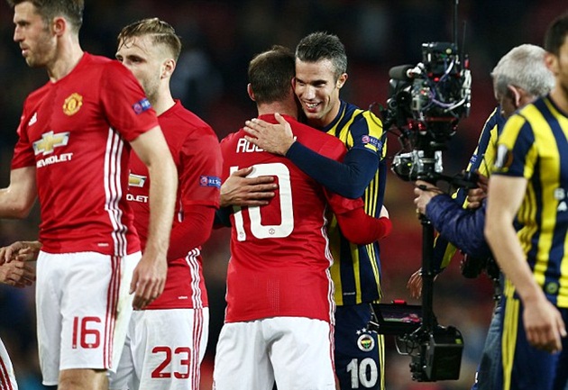 Chùm ảnh: Ngày về "hang Quỷ" đầy cảm xúc của Robin van Persie