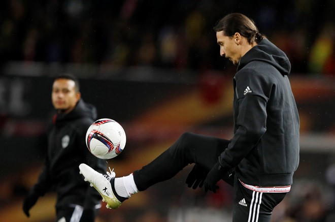 Hết mù quáng, Mourinho khiến Ibrahimovic lo lắng