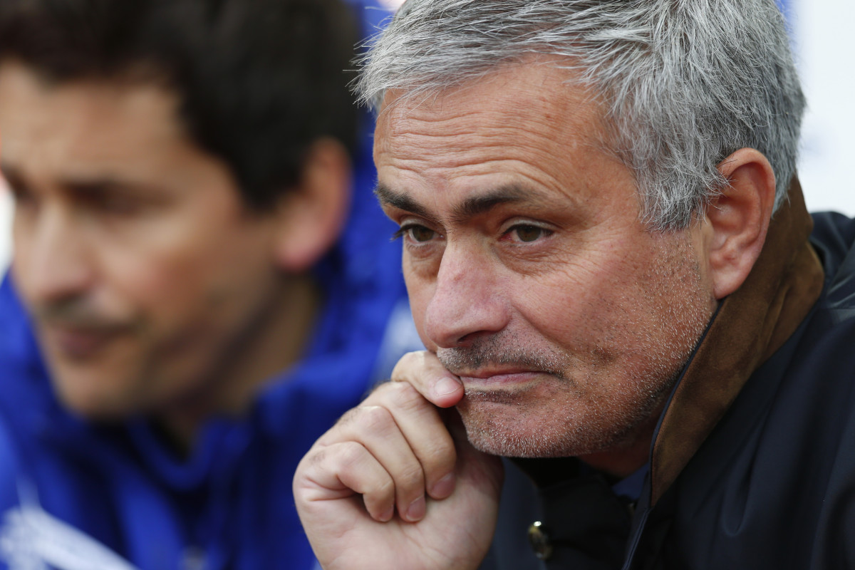 Điểm lại 12 lần Mourinho bị trừng phạt trong sự nghiệp