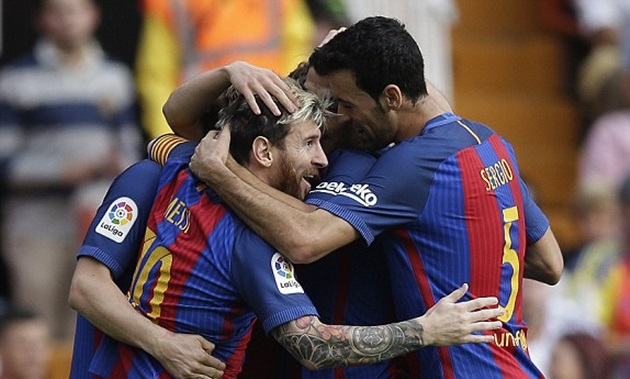 Messi ghi bàn phút 90+4, Barca thoát hiểm ở Mestalla