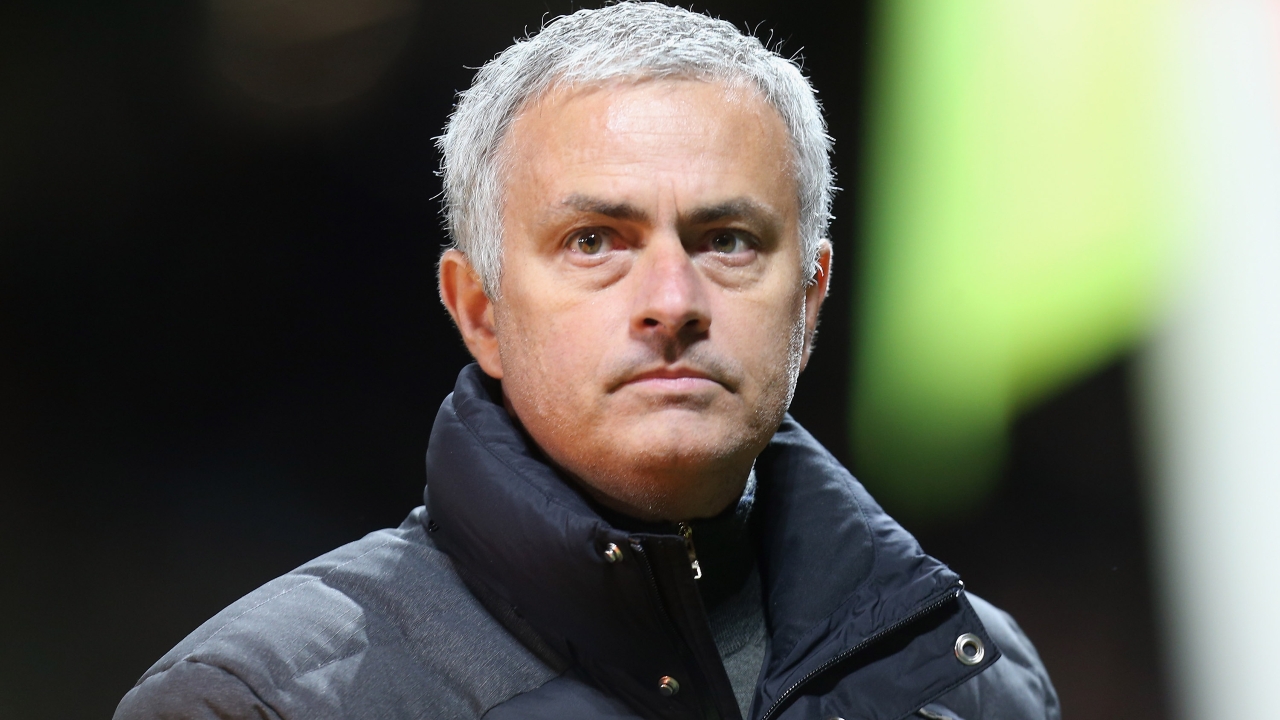 Mourinho: Tôi không phải là Einstein để dùng 4 cầu thủ đá cánh