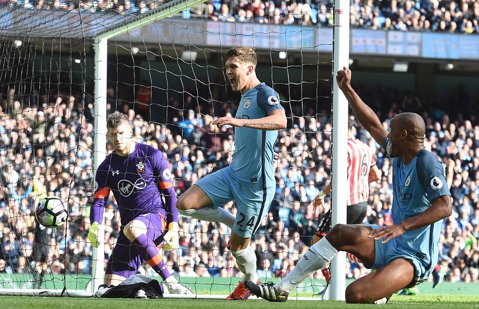 Stones ghi bàn hụt, trở thành tội đồ trong trận hòa của Man City