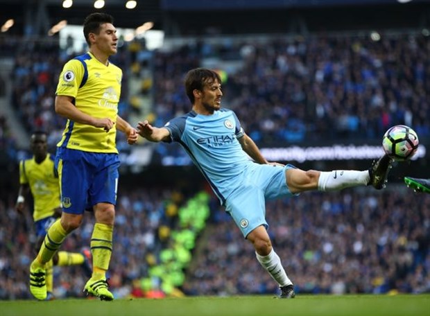 Tiếp bước Aguero, Silva lọt vào danh sách đen của Pep