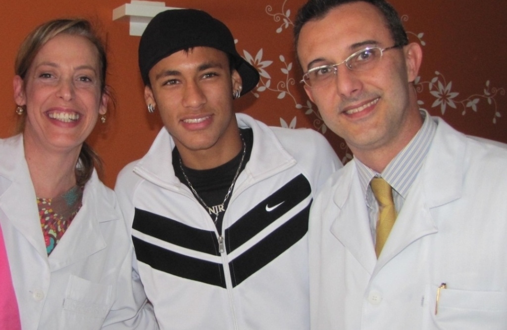 Neymar bùng tiền đỡ đẻ con trai