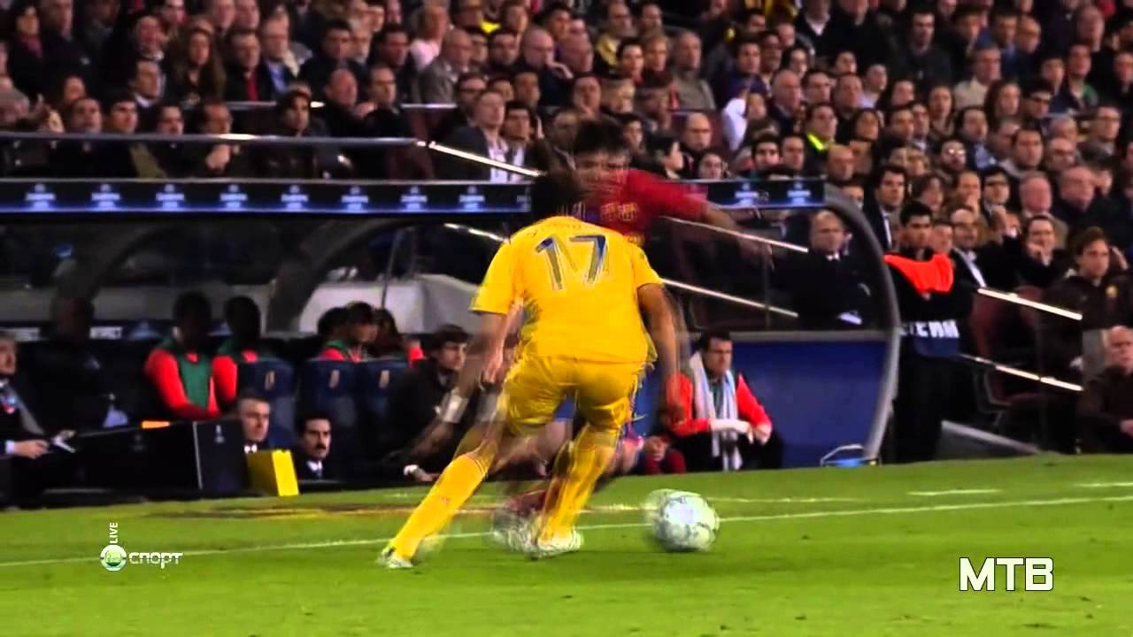 Ảnh bài viết Những pha xử lý khiến hậu vệ 'ngã chổng vó'