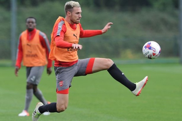 Aaron Ramsey sẵn sàng chiến Reading