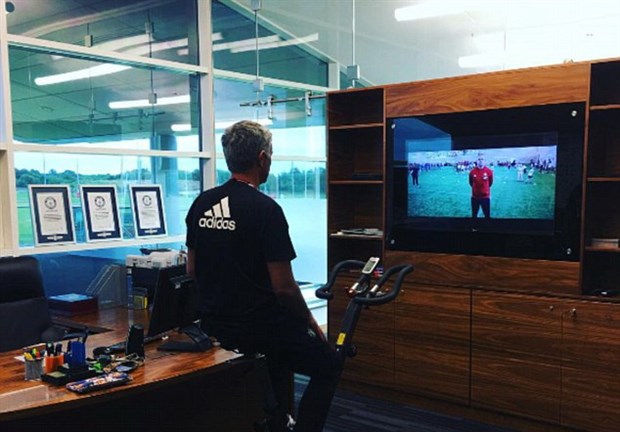 Ảnh bài viết Sóng nổi tại Man Utd, Mourinho không buồn ra sân chỉ đạo luyện tập