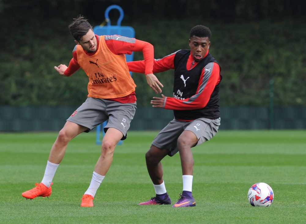 Wenger lộ đội hình xuất phát gặp Reading