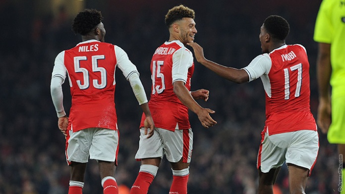 Tỏa sáng, sao Arsenal thách thức đồng đội