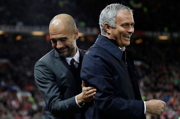 Ảnh bài viết Mourinho bất ngờ thân mật với Guardiola