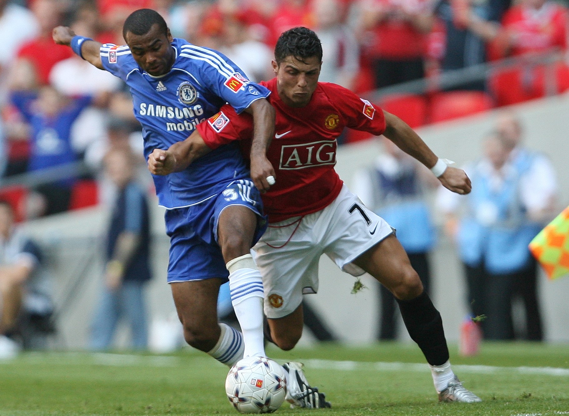 Ronaldo tiết lộ hậu vệ khó khăn nhất từng đối đầu