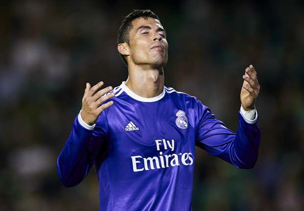 Cristiano Ronaldo đang... buồn