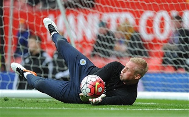 Ảnh bài viết Sốc: Thủ thành của Leicester đòi được đá trung phong