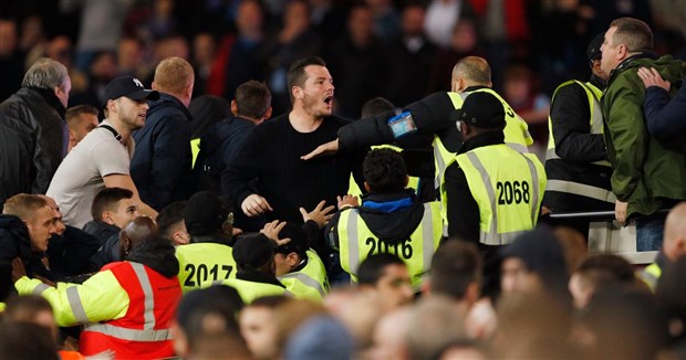 Ảnh bài viết West Ham sẽ cấm vĩnh viễn 200 CĐV đến sân 