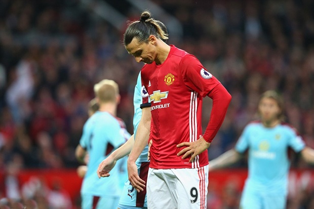 Ảnh bài viết Herrera 'ăn' thẻ đỏ, Mourinho bị đuổi, Man Utd bất lực trước Burnley