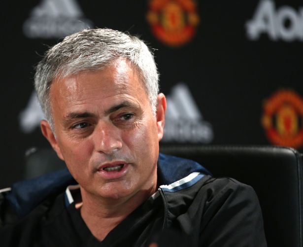 Ảnh bài viết Sốc: Mourinho lại chỉ trích thậm tệ cầu thủ Man Utd