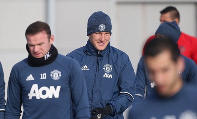 Ảnh bài viết Nóng: Schweinsteiger, Mkhitaryan đồng loạt trở lại tập luyện cùng đội một