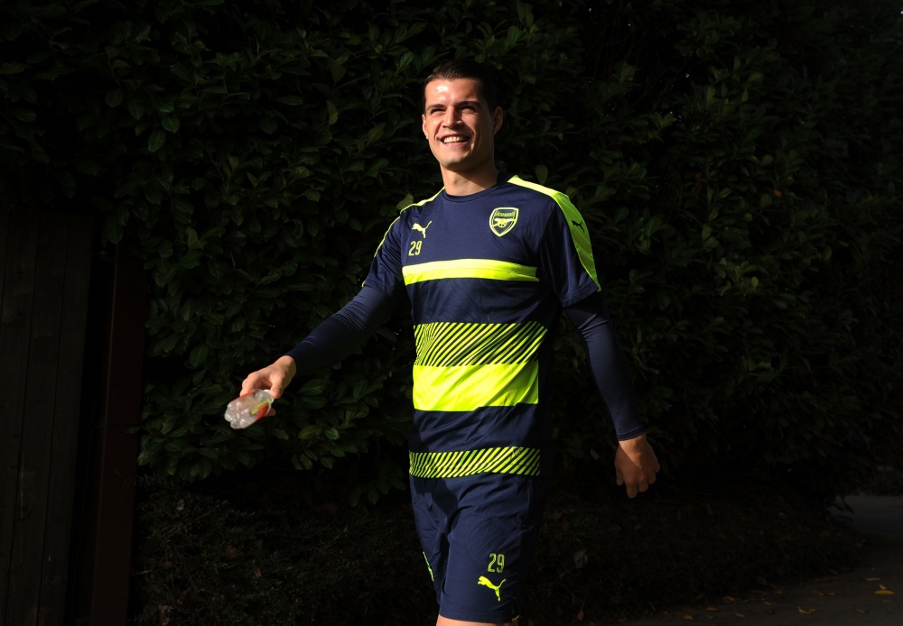 Chùm ảnh: Xhaka cười tươi, sẵn sàng chiến Ludogorets 