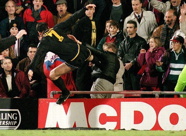Ảnh bài viết Cú đá Kung Fu 'huyền thoại' của Eric Cantona 