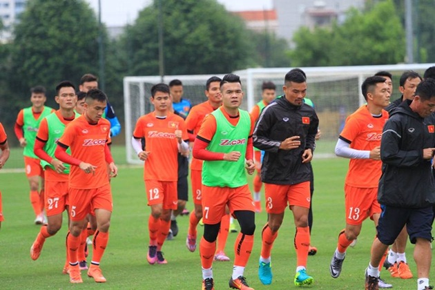 Ảnh bài viết Tuyển Việt Nam "luyện công" trong gió lạnh Hà Nội