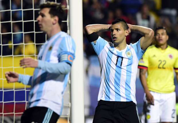 Vì sao cặp Messi - Aguero chỉ mạnh trên giấy tờ?