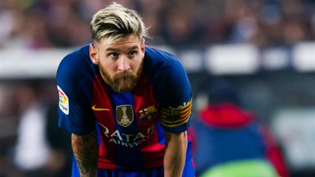 Bị chửi 'ngu ngốc', Messi vào tận phòng thay đồ Man City dằn mặt