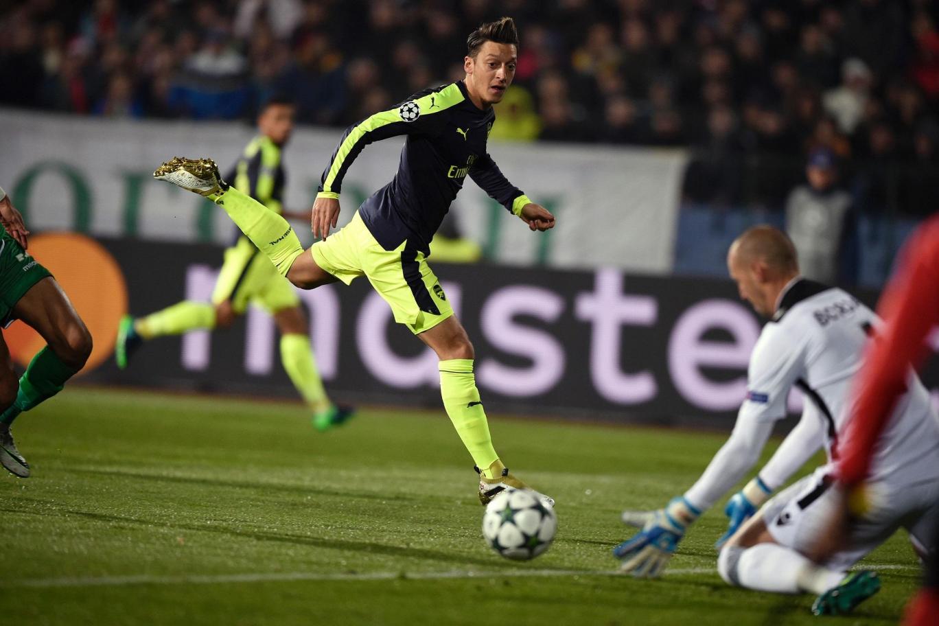 Đánh bại Ludogorets, HLV Wenger hết lời khen ngợi Mesut Oezil